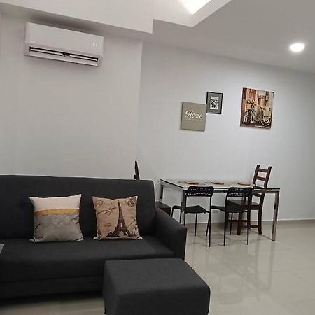 Klcc Newly Renovated Apartment Куала-Лумпур Екстер'єр фото